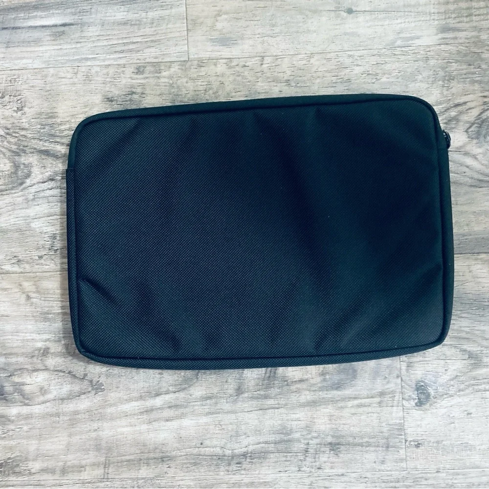 Tumi Black Laptop Bag with Zipper Closure